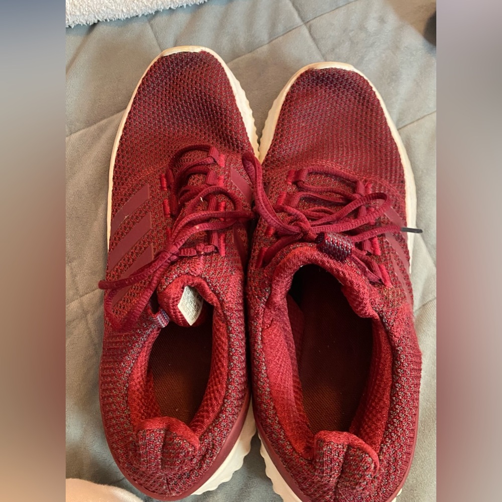 Men’s Adidas Cloudfoam Ultimate Racer shoes size 10 - Maroon colored